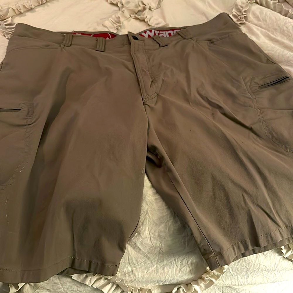 Men’s wrangler fishing shorts